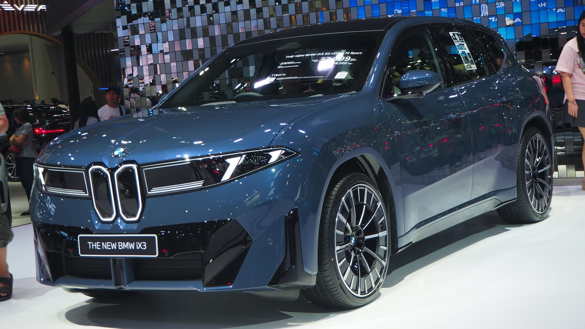 Global-market 2026 BMW iX3 50 xDrive M Sport electric SUV, front three-quarter view.