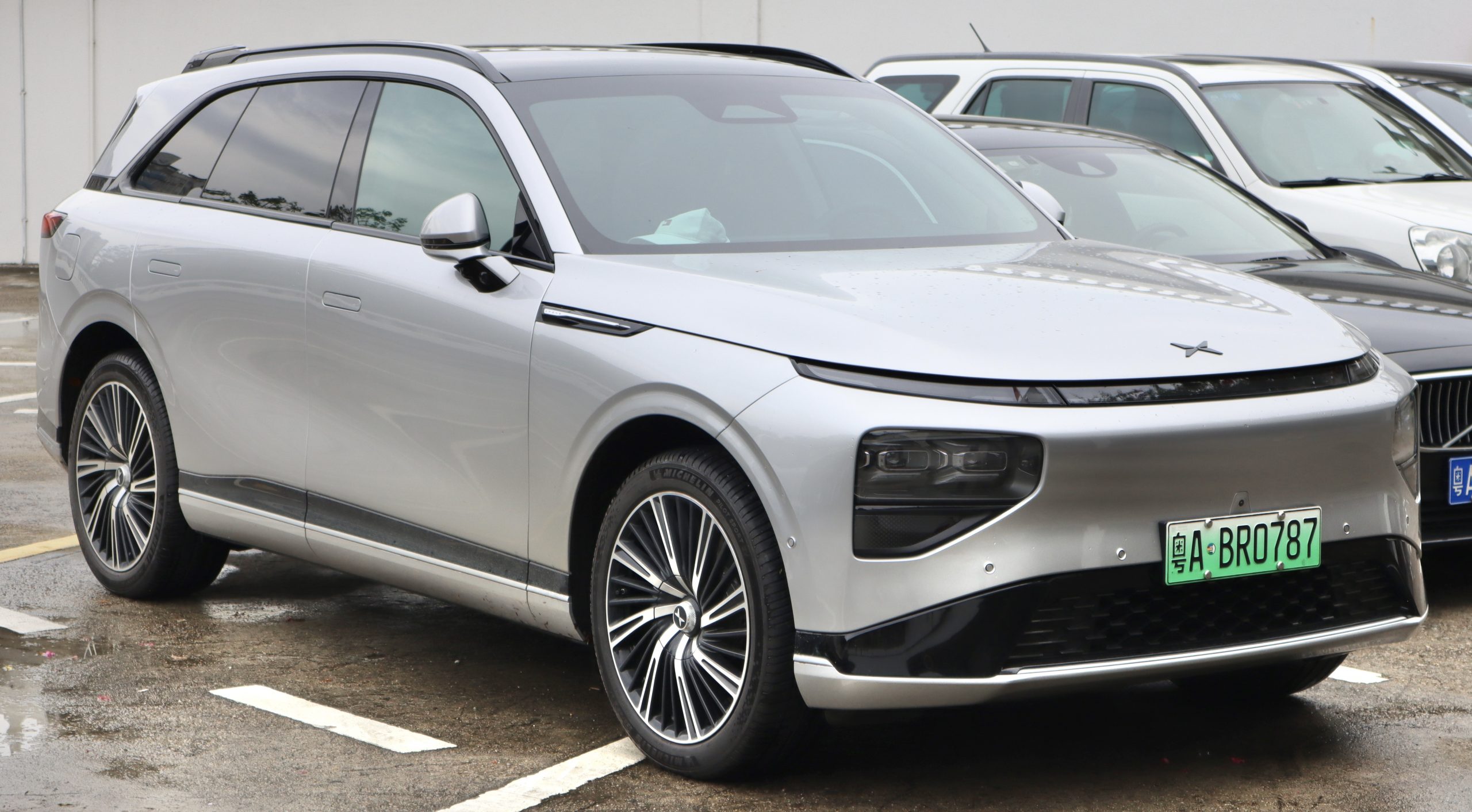 XPeng G9 electric SUV front three-quarter view