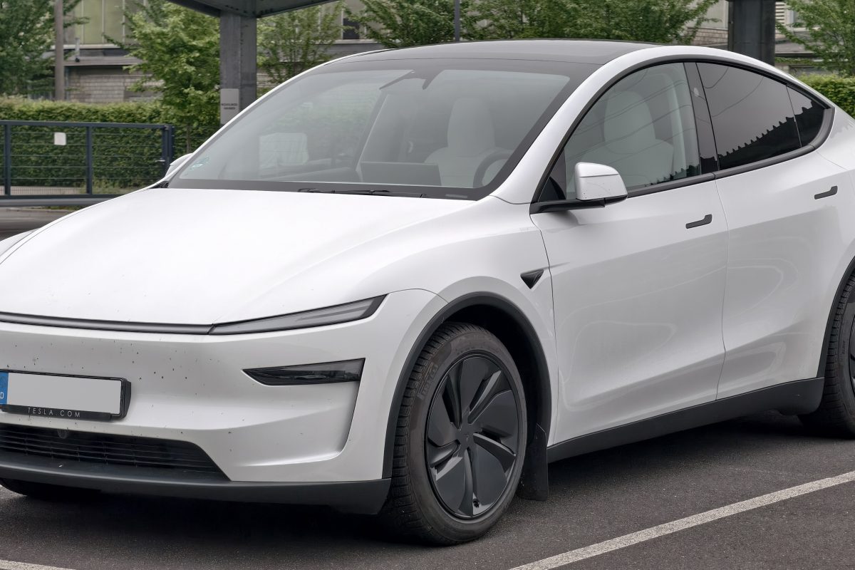 Tesla Model Y 2025