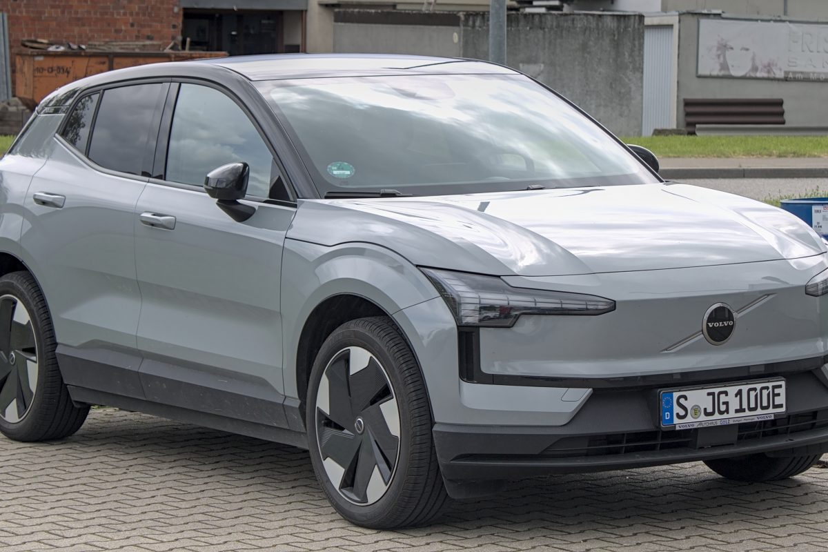 Volvo EX30 2024