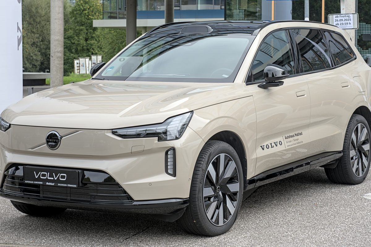 Volvo EX90 2025