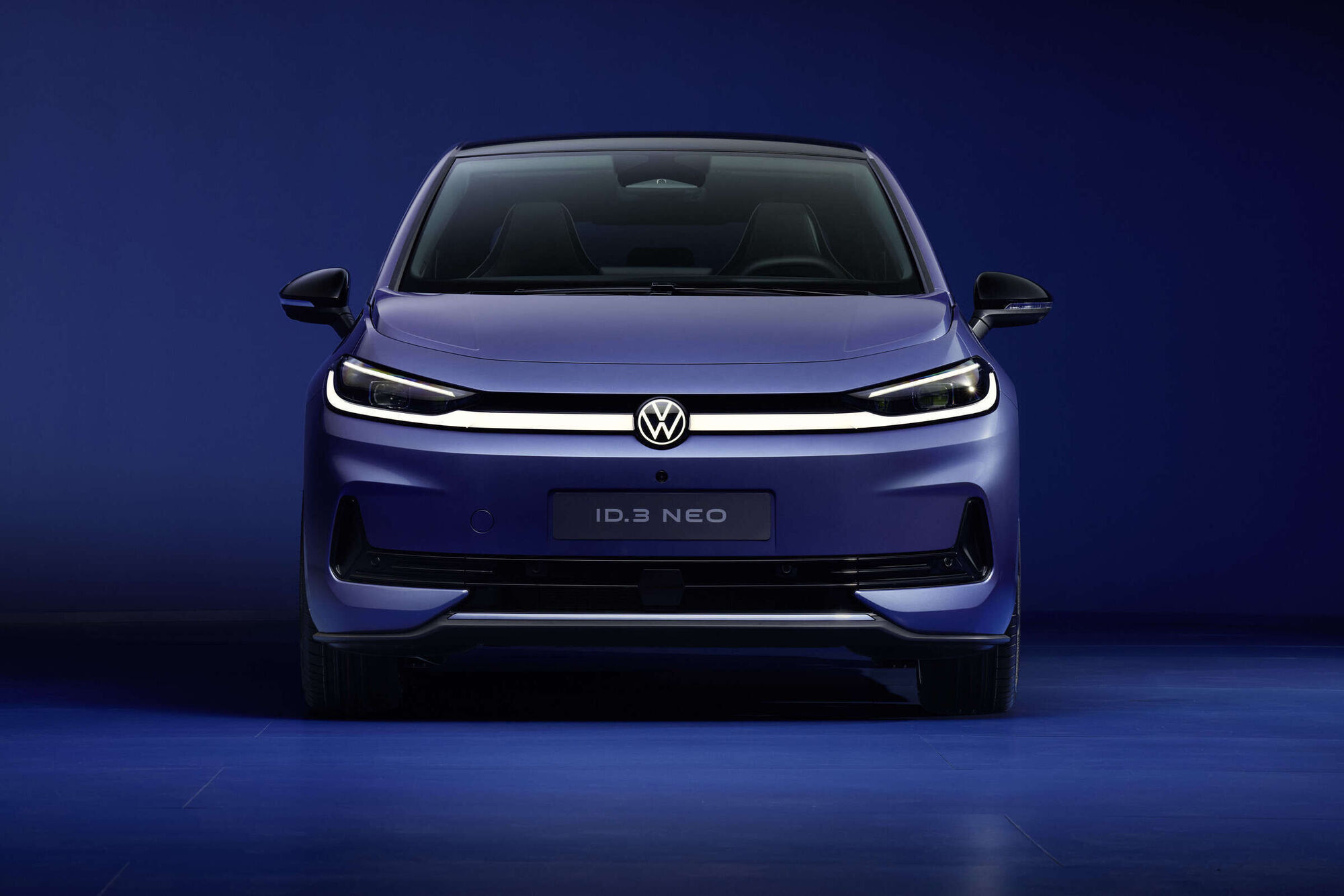 Volkswagen ID.3 Neo front view with full-width LED light bar — manufacturer press photo