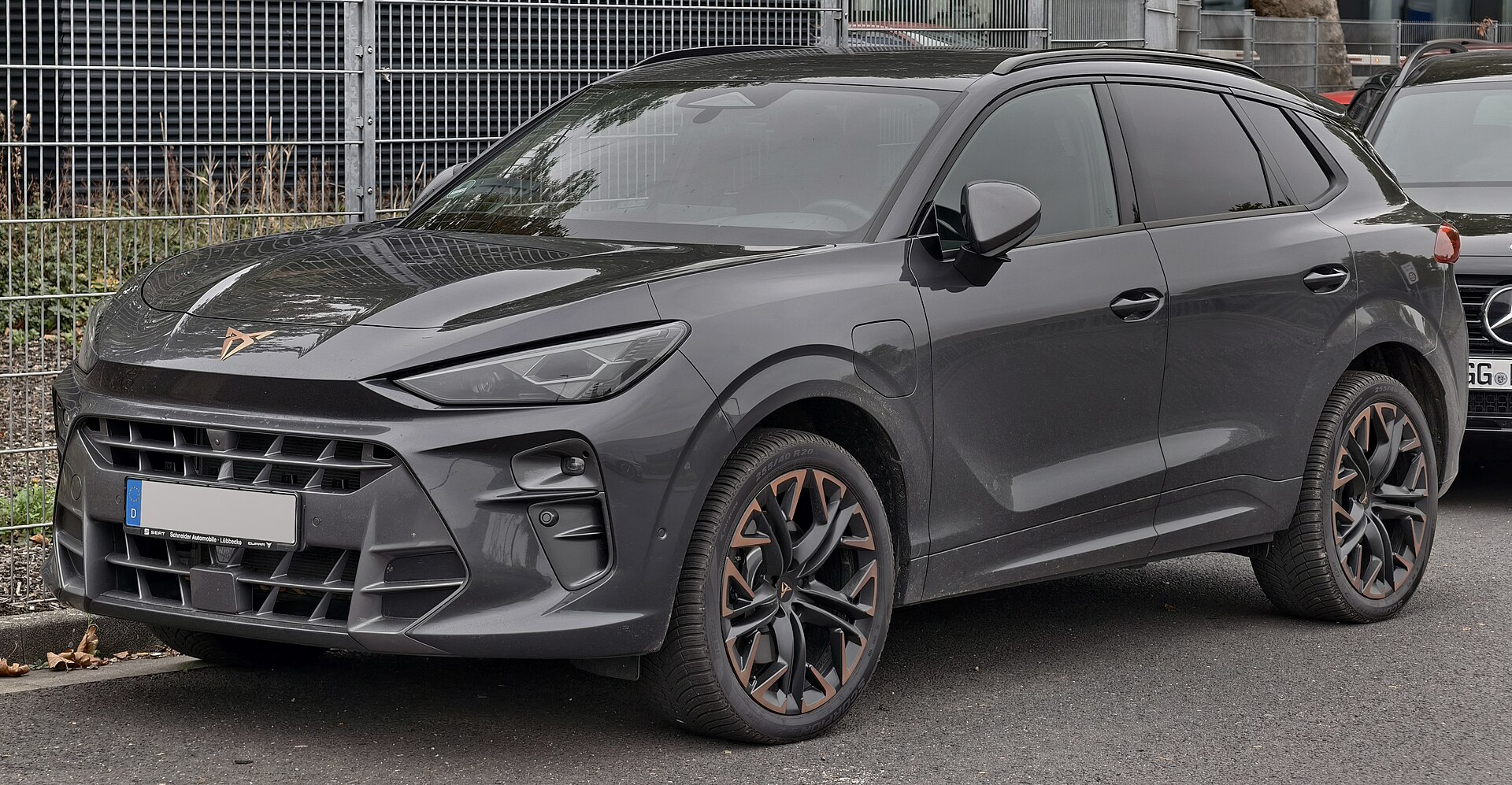 CUPRA Terramar 1.5 e-Hybrid plug-in hybrid SUV, front view