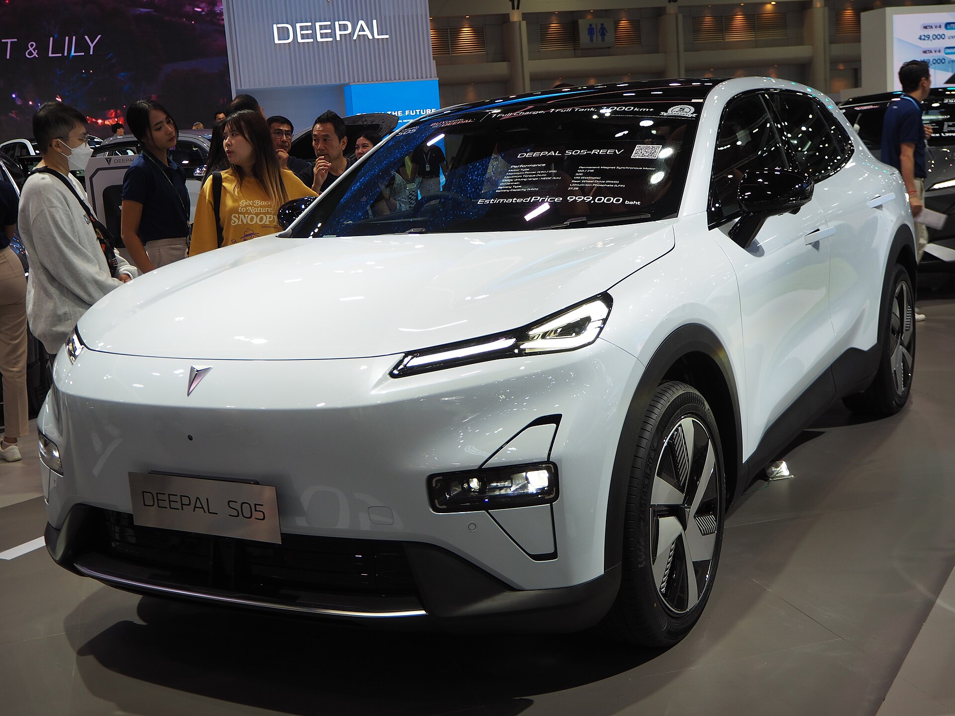 Silver 2025 Deepal S05 Max range-extender SUV on a motor-show stand in Nonthaburi, Thailand