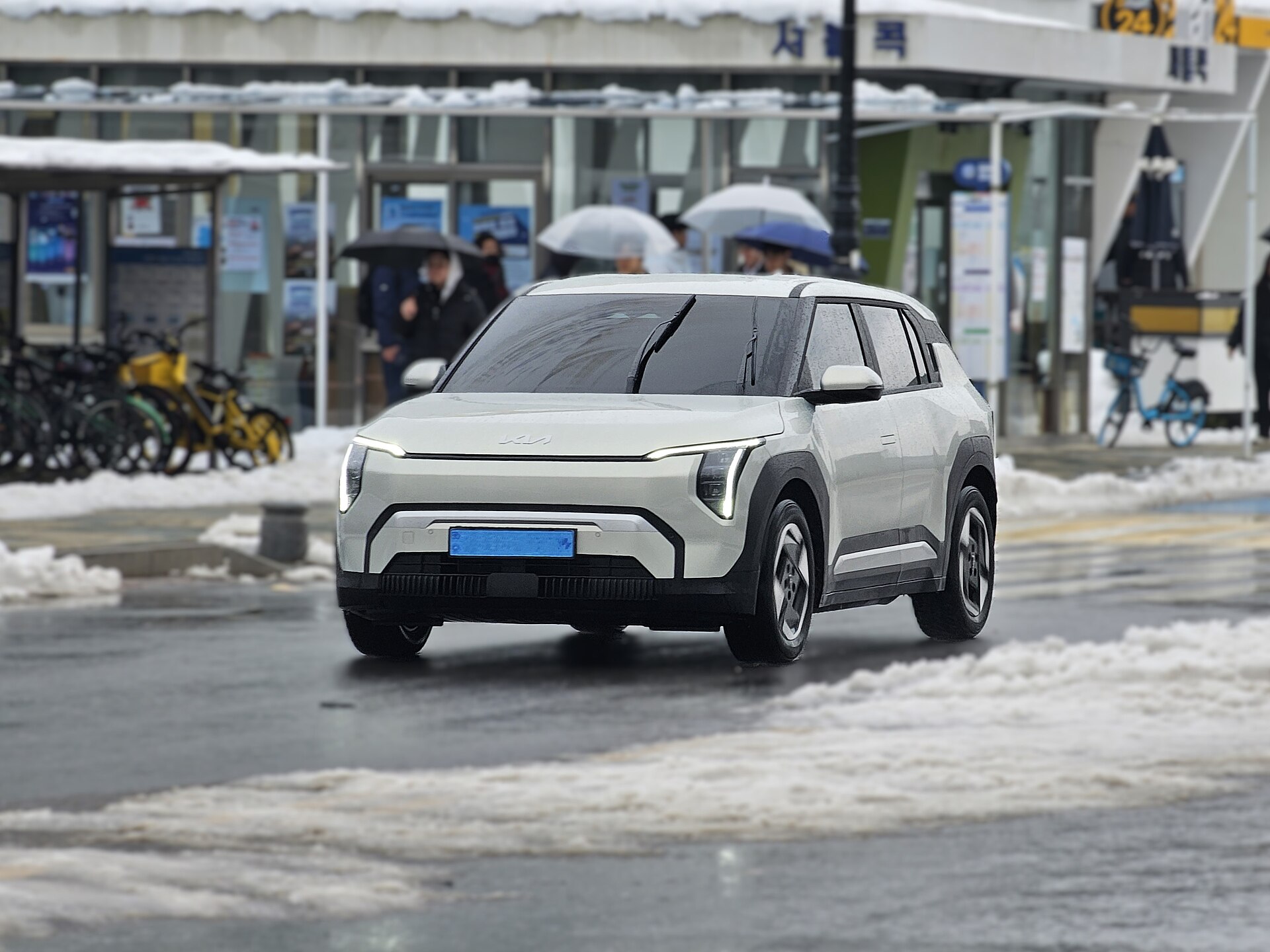 Ivory Silver Kia EV3 compact battery-electric SUV, front three-quarter view