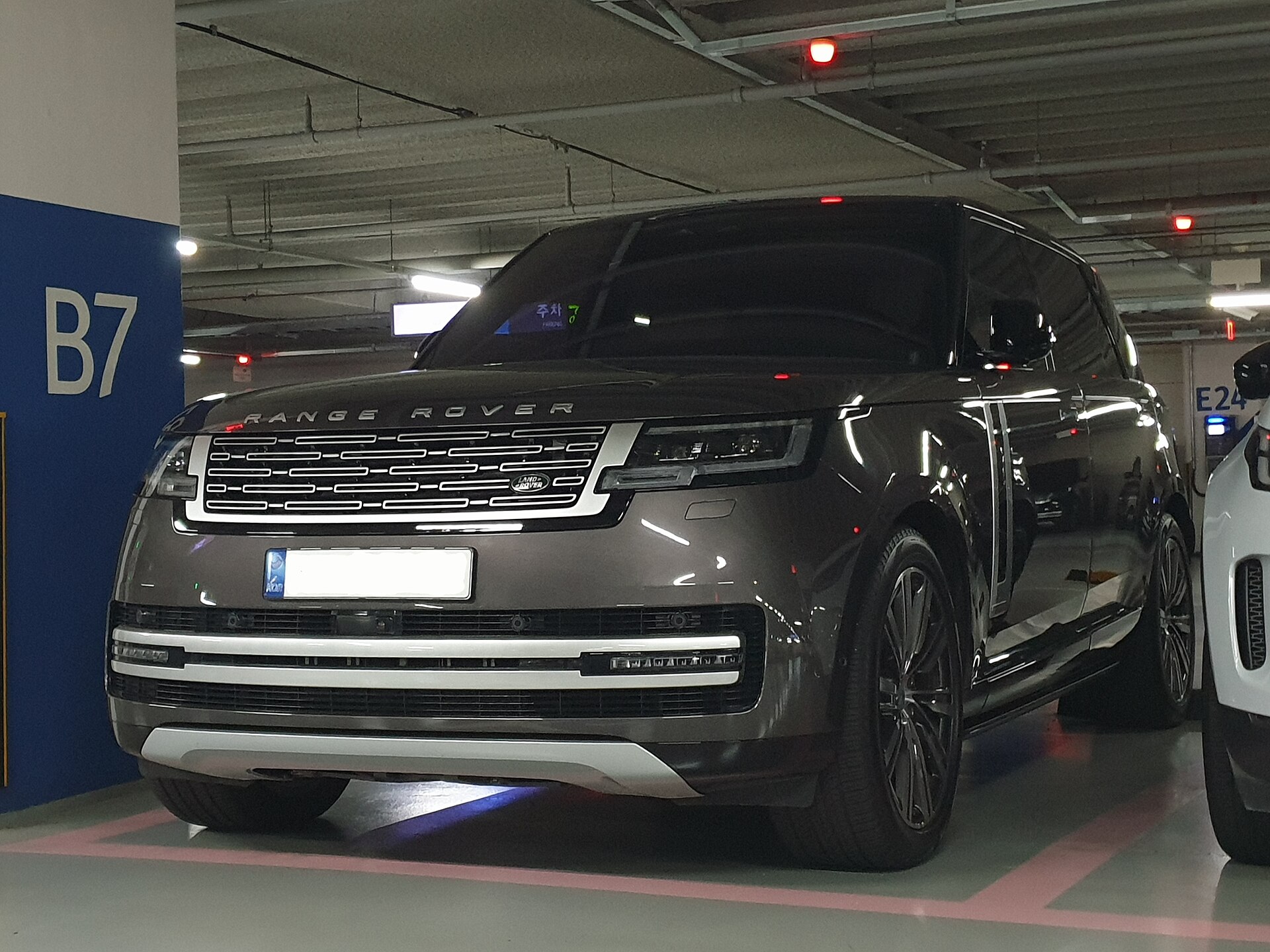 Charente Grey Land Rover Range Rover Autobiography L460 SUV
